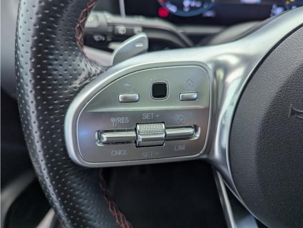 MERCEDES-BENZ GLA 200 AMG Line  