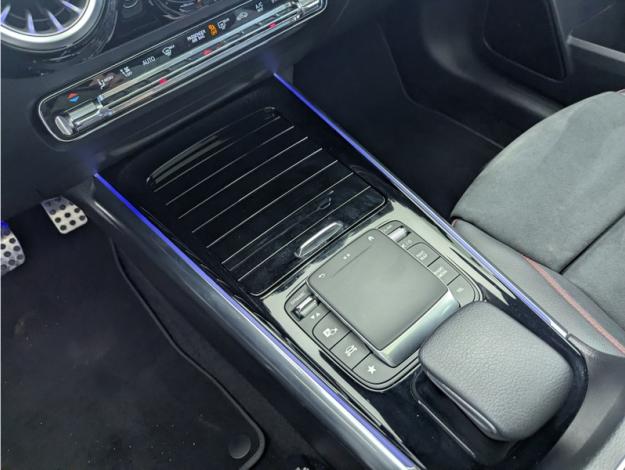 MERCEDES-BENZ GLA 200 AMG Line  