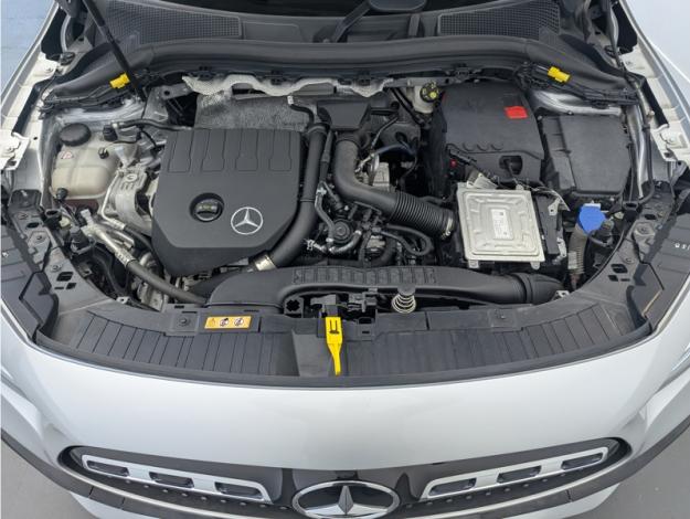MERCEDES-BENZ GLA 200 AMG Line  