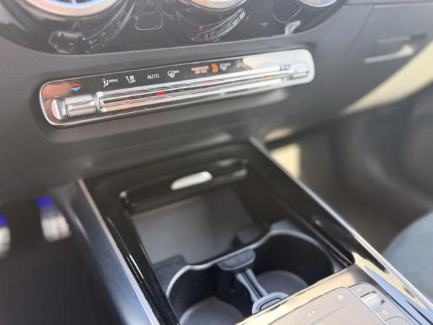 MERCEDES-BENZ GLA 250 e AMG Line  