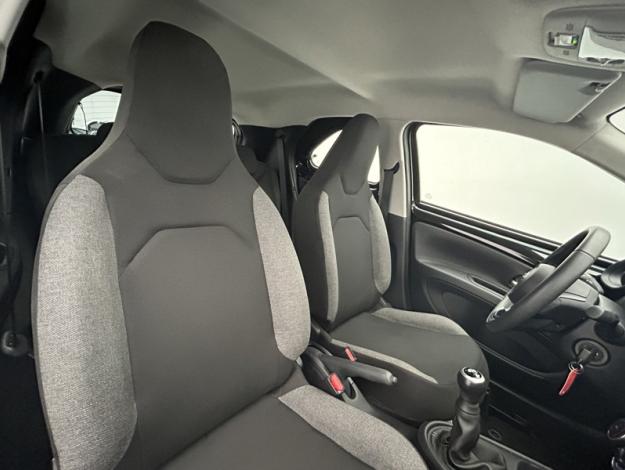 TOYOTA Aygo X 1.0 VVT-i 72 Dynamic   