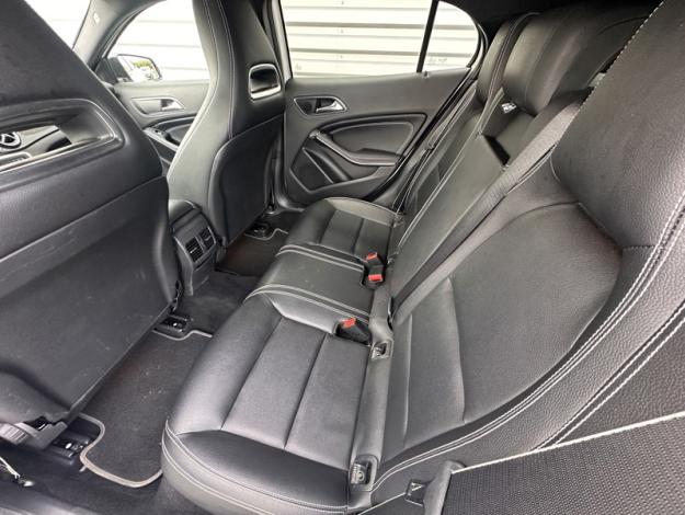 MERCEDES-BENZ GLA 200 d Starlight Edition  
