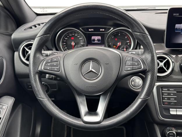 MERCEDES-BENZ GLA 200 d Starlight Edition  
