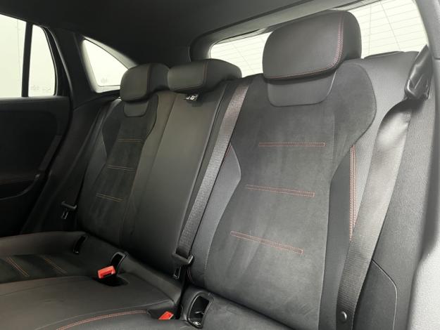 MERCEDES-BENZ GLA 200 d AMG Line  