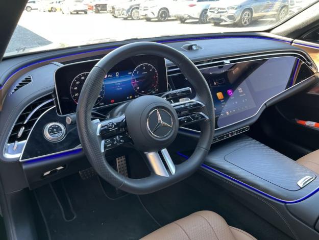 MERCEDES-BENZ  Třídy E E 220 d 4MATIC AMG Line Panorama (10/18)