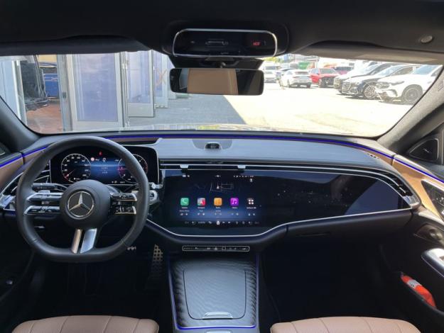 MERCEDES-BENZ  Třídy E E 220 d 4MATIC AMG Line Panorama (14/18)