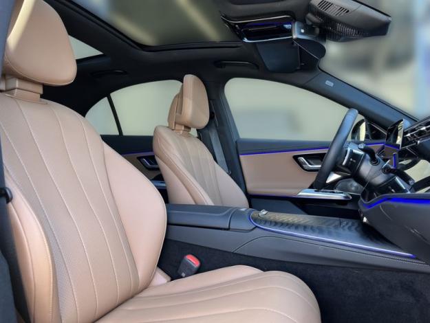 MERCEDES-BENZ  Třídy E E 220 d 4MATIC AMG Line Panorama (16/18)