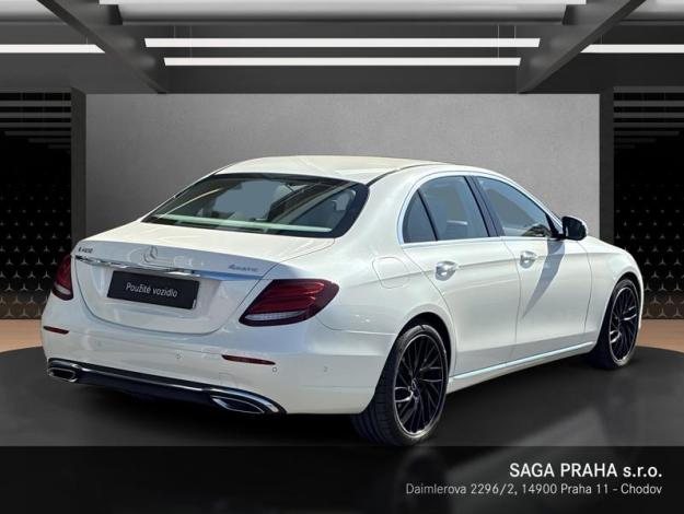 MERCEDES-BENZ  Třídy E E 400 4MATIC Designo (5/18)