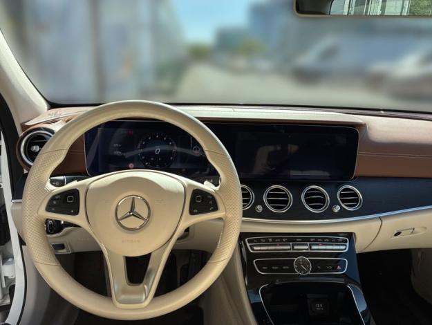 MERCEDES-BENZ  Třídy E E 400 4MATIC Designo (11/18)