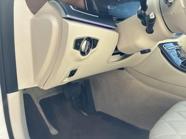 MERCEDES-BENZ  Třídy E E 400 4MATIC Designo (12/18)