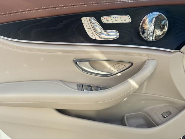 MERCEDES-BENZ  Třídy E E 400 4MATIC Designo (13/18)