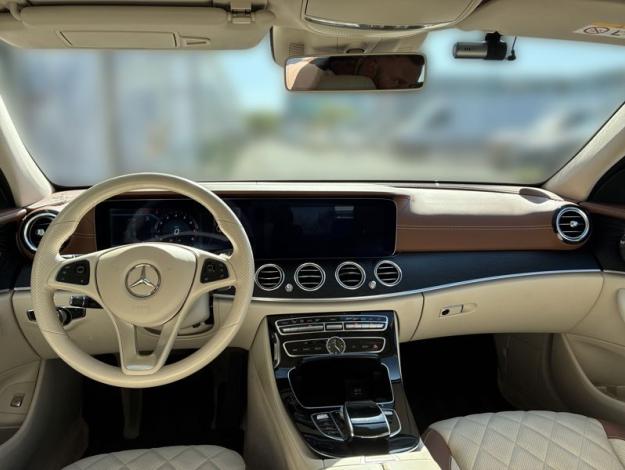MERCEDES-BENZ  Třídy E E 400 4MATIC Designo (14/18)