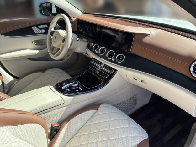 MERCEDES-BENZ  Třídy E E 400 4MATIC Designo (15/18)