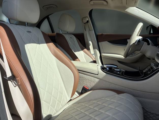 MERCEDES-BENZ  Třídy E E 400 4MATIC Designo (16/18)