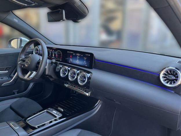 MERCEDES-BENZ  Třídy A A 200 d AMG Style Edition (15/17)
