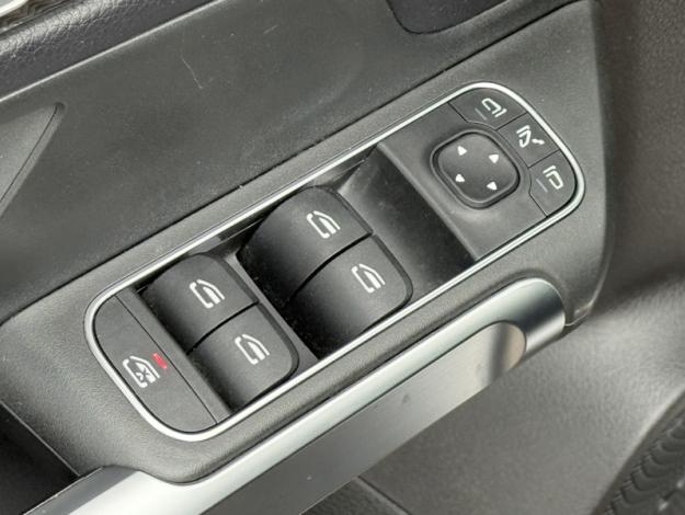 MERCEDES-BENZ GLB 250 4MATIC AMG Line  