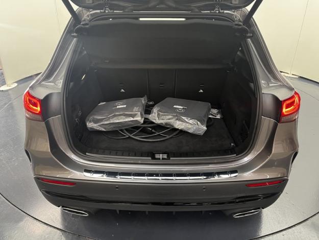 MERCEDES-BENZ GLA 250 e AMG Line  