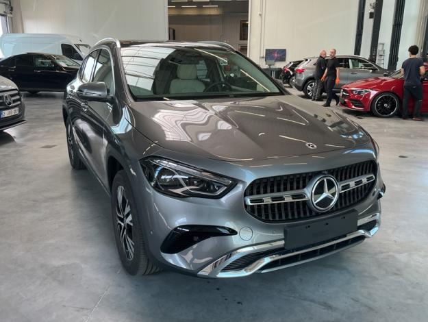 MERCEDES-BENZ GLA 250 e Luxury Line Toit Pano  