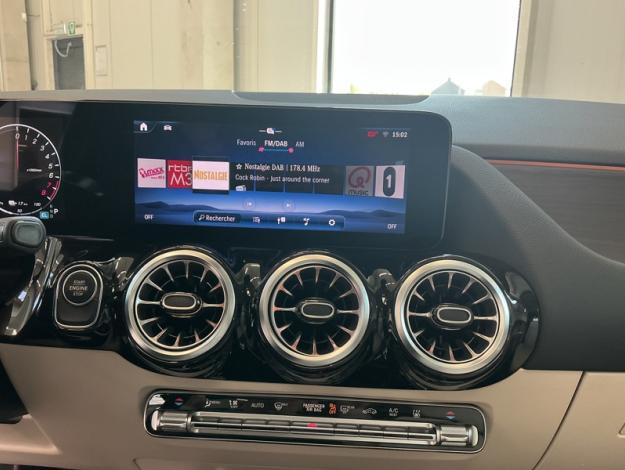 MERCEDES-BENZ GLA 250 e Luxury Line Toit Pano  
