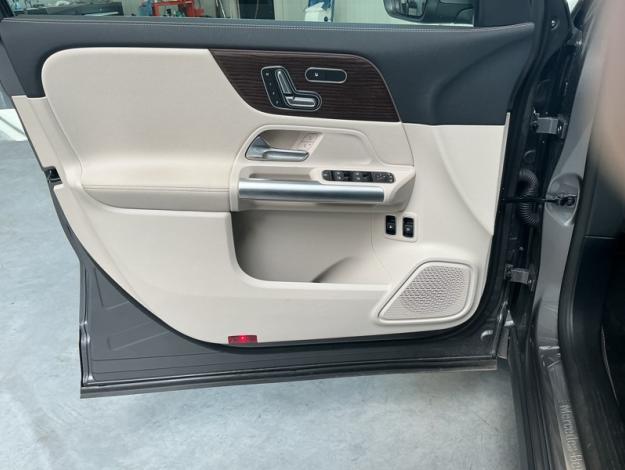 MERCEDES-BENZ GLA 250 e Luxury Line Toit Pano  