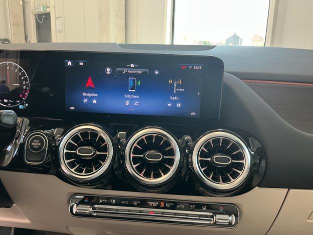 MERCEDES-BENZ GLA 250 e Luxury Line Toit Pano  