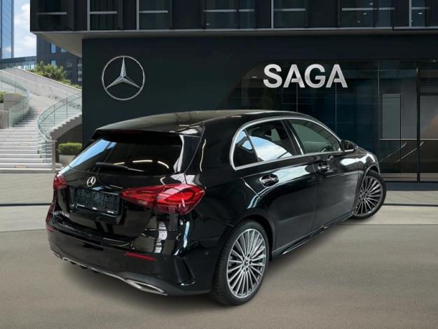 MERCEDES-BENZ A 180 AMG Line Toit Pano  