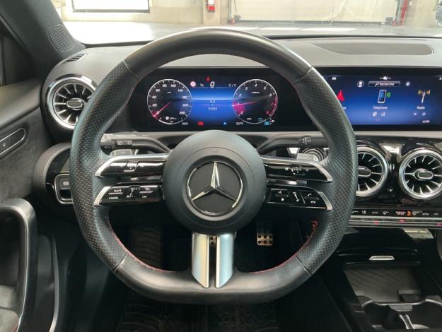 MERCEDES-BENZ A 180 AMG Line Toit Pano  