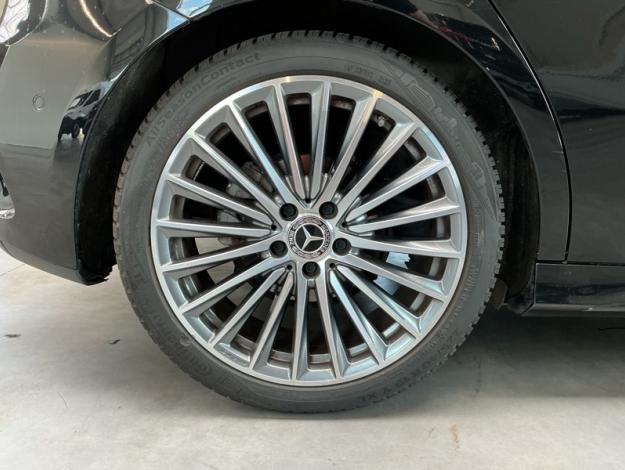 MERCEDES-BENZ A 180 AMG Line Toit Pano  