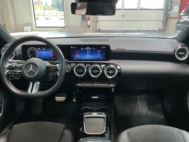 MERCEDES-BENZ A 180 AMG Line Toit Pano  