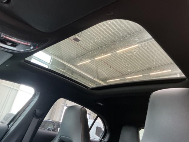 MERCEDES-BENZ A 180 AMG Line Toit Pano  