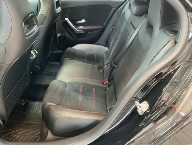 MERCEDES-BENZ A 180 AMG Line Toit Pano  