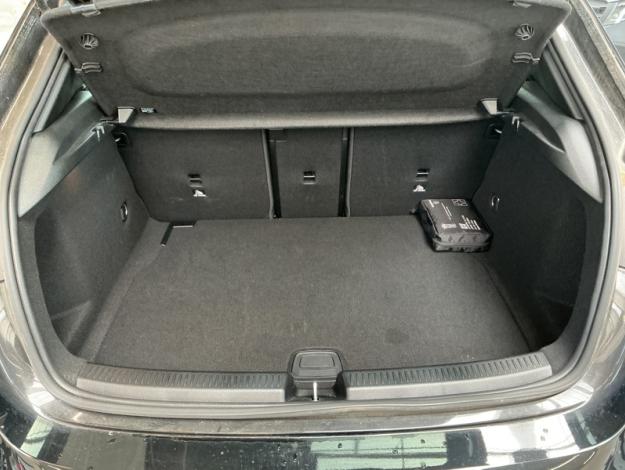 MERCEDES-BENZ A 180 AMG Line Toit Pano  