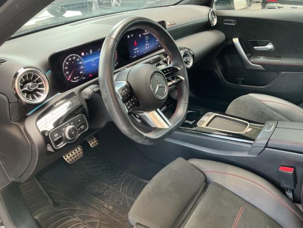MERCEDES-BENZ A 180 AMG Line Toit Pano  