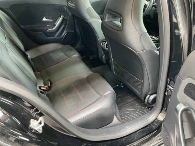 MERCEDES-BENZ A 180 AMG Line Toit Pano  