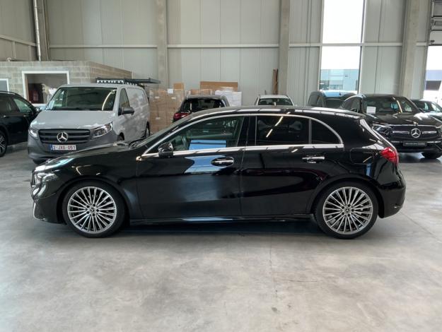 MERCEDES-BENZ A 180 AMG Line Toit Pano  