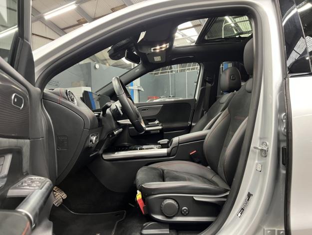 MERCEDES-BENZ EQA 300 4MATIC AMG Pack Night Pano  