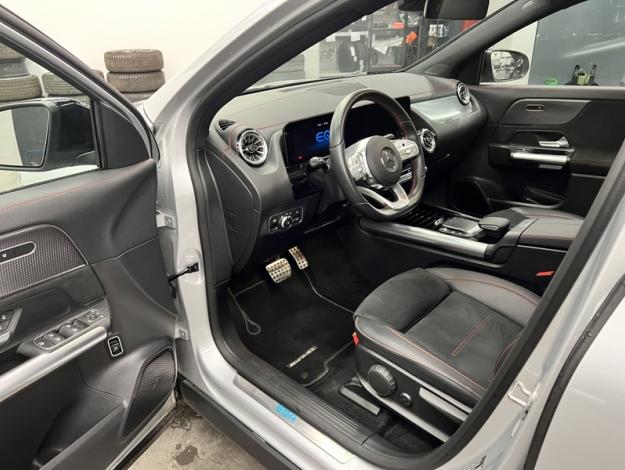 MERCEDES-BENZ EQA 300 4MATIC AMG Pack Night Pano  