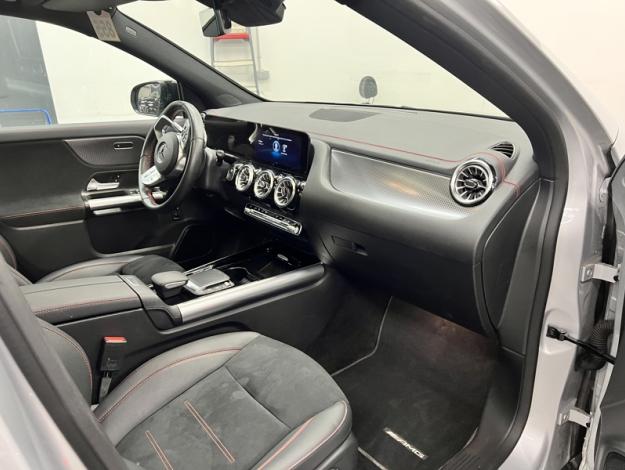MERCEDES-BENZ EQA 300 4MATIC AMG Pack Night Pano  
