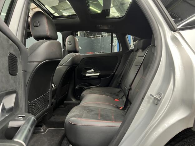 MERCEDES-BENZ EQA 300 4MATIC AMG Pack Night Pano  