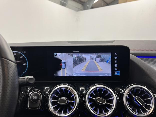 MERCEDES-BENZ EQA 300 4MATIC AMG Pack Night Pano  