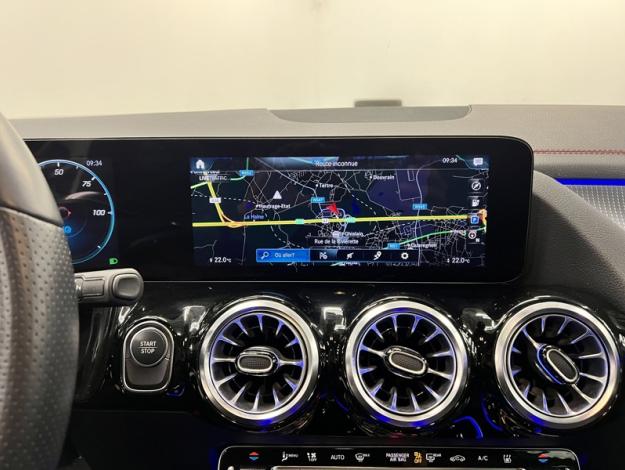 MERCEDES-BENZ EQA 300 4MATIC AMG Pack Night Pano  