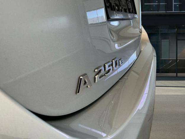 MERCEDES-BENZ A 250 e  Progressive  