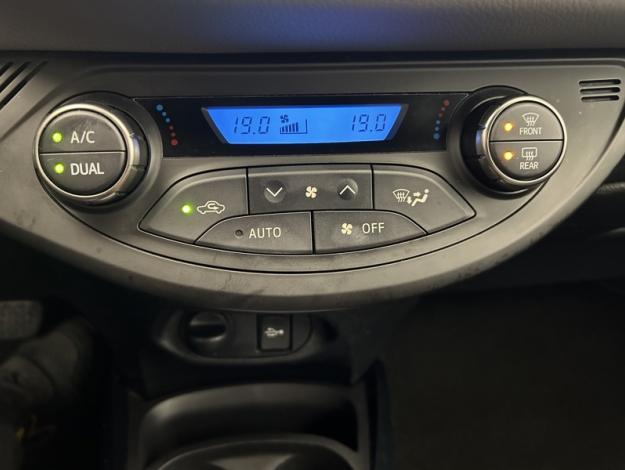 TOYOTA Yaris 1.5 VVT-I 100H Collection  