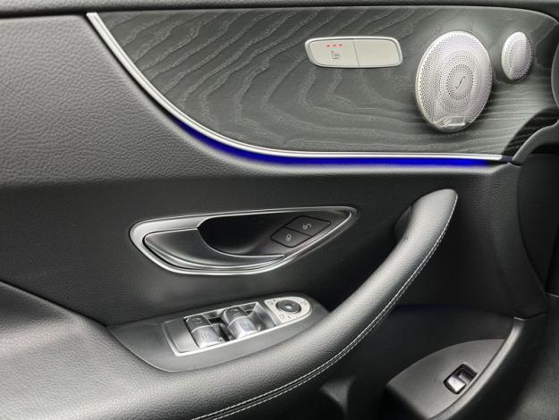 MERCEDES-BENZ E-Třída E 220 d 4MATIC kupé AMG Line (13/19)