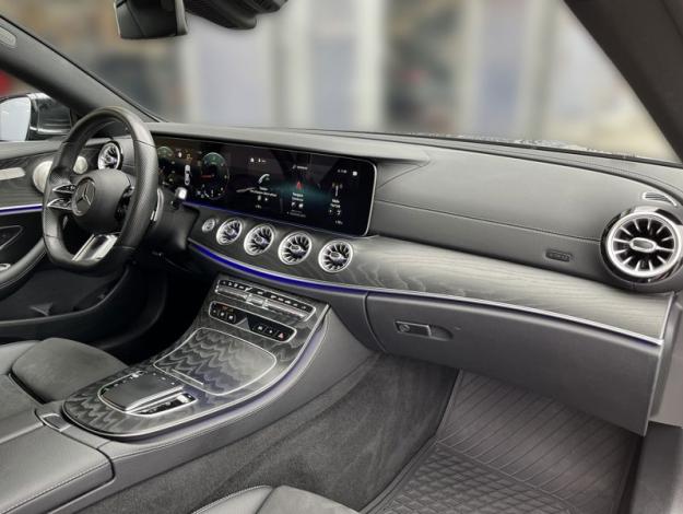 MERCEDES-BENZ E-Třída E 220 d 4MATIC kupé AMG Line (15/19)