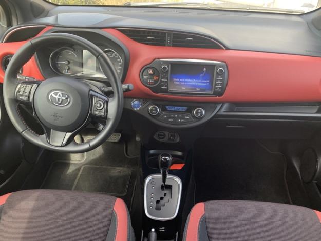 TOYOTA Yaris 1.5 100H Collection  
