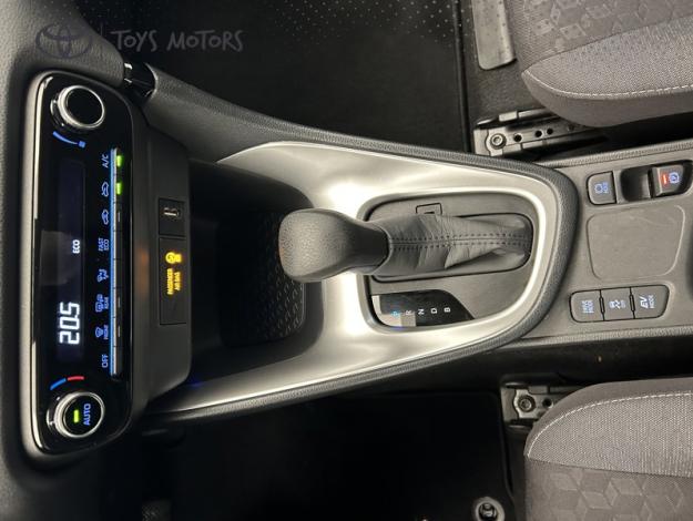 TOYOTA Yaris 116h Design  
