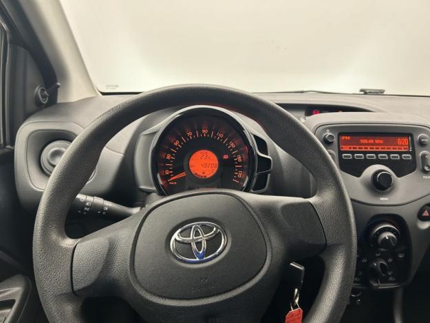 TOYOTA Aygo 1.0 VVT-i x-black  