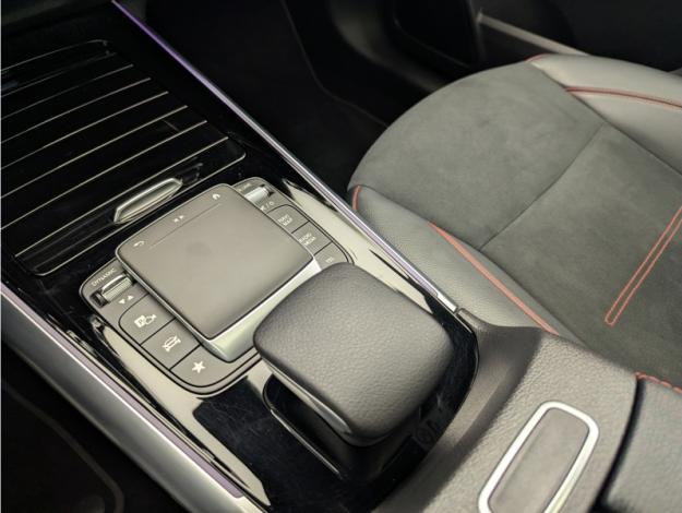 MERCEDES-BENZ GLA 200 d AMG Line  