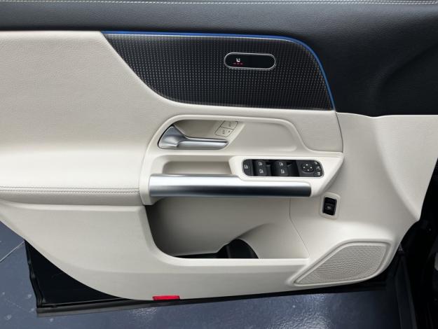 MERCEDES-BENZ GLA 200 Progressive Line  
